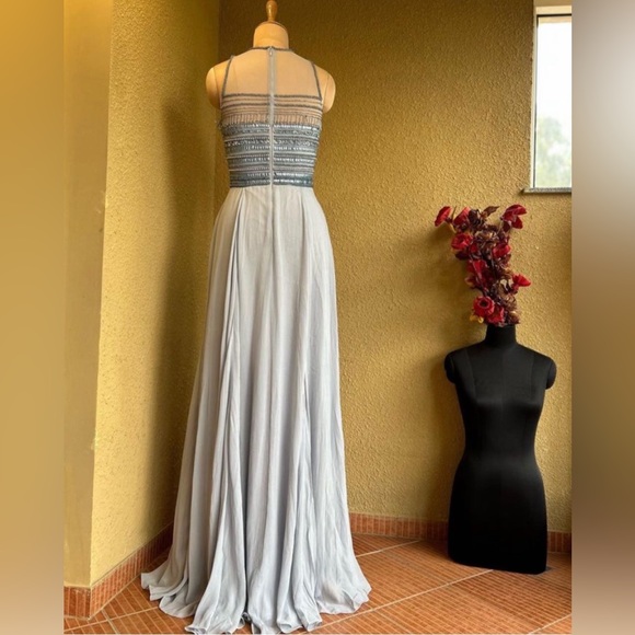 Gown - Picture 6 of 7